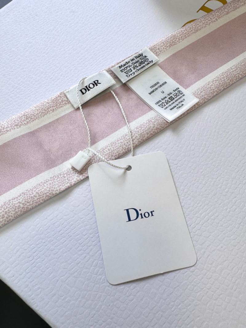 CHRISTIAN DIOR